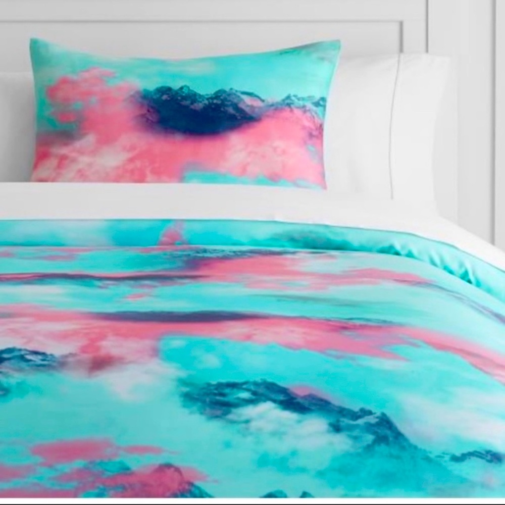 Ivivva Turquoise and Pink Cloud Print Duvet Cover
